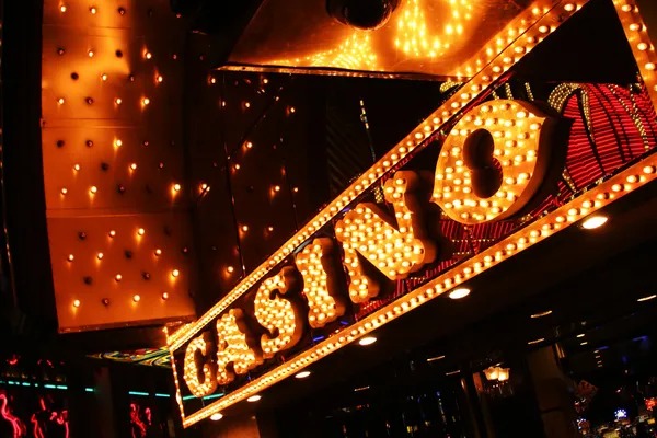 Live blackjack table with dealer at mevius